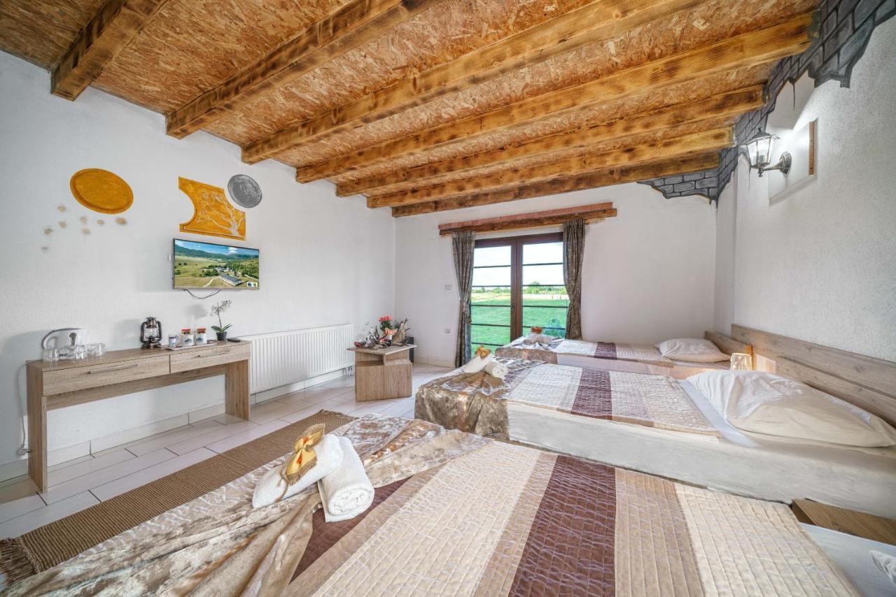Resort Big House Plitvicka Jezera Licko Petrovo Selo ภายนอก รูปภาพ